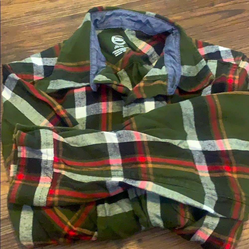 Long sleeve flannel button down shirt